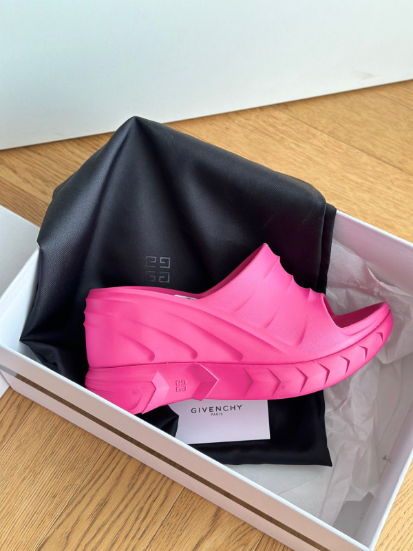 GIVENCHY sildes