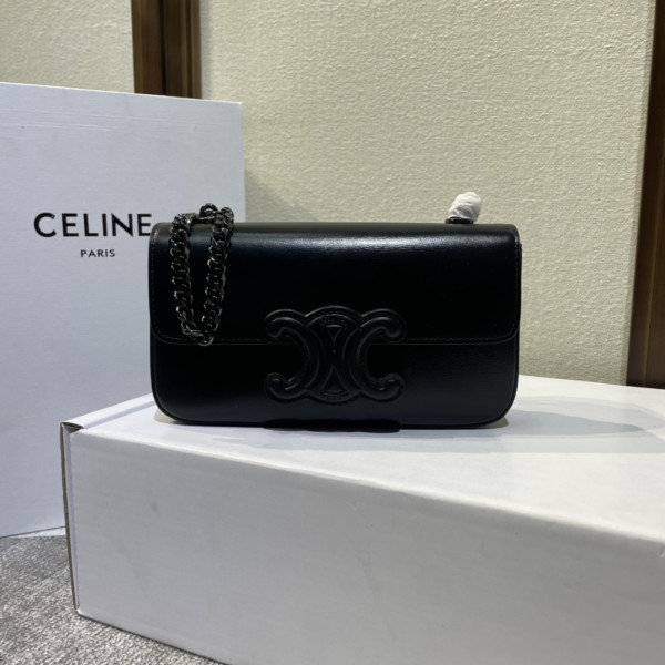Ce**e chain shoulder bag triomphe
