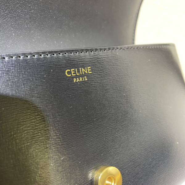 Ce**e chain shoulder bag triomphe