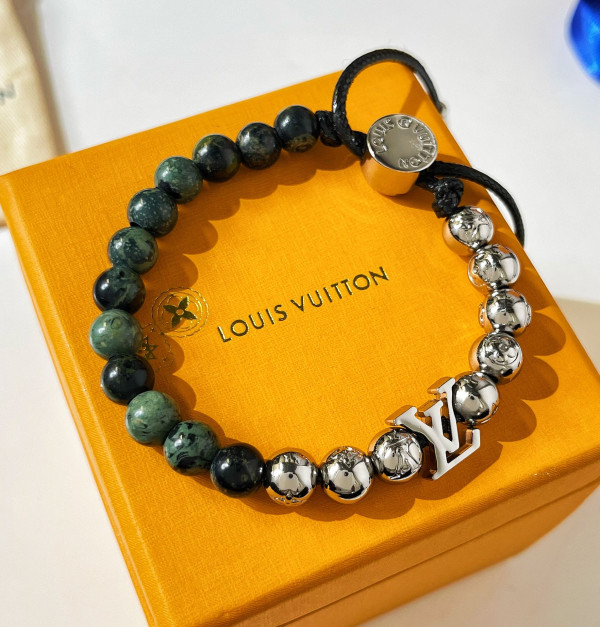l**is V*t*n bracelet