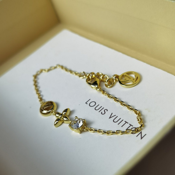 l**is V*t*n bracelet