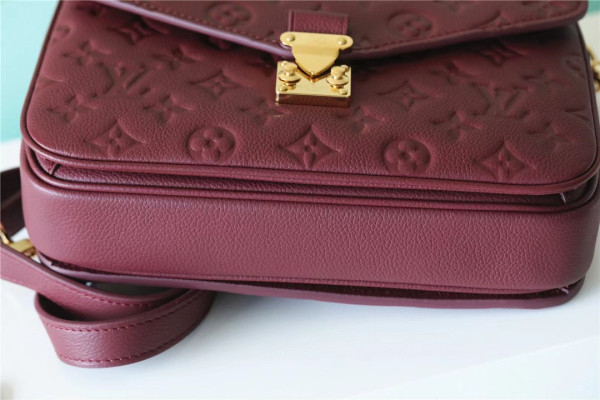 l**is V*t*n pochette metis