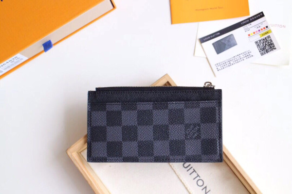 l**is V*t*n coin card holder