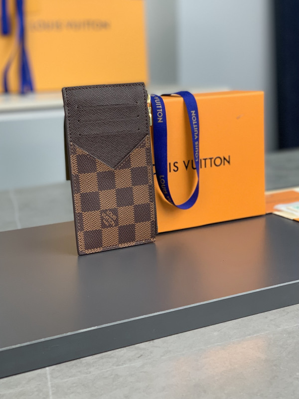 l**is V*t*n coin card holder