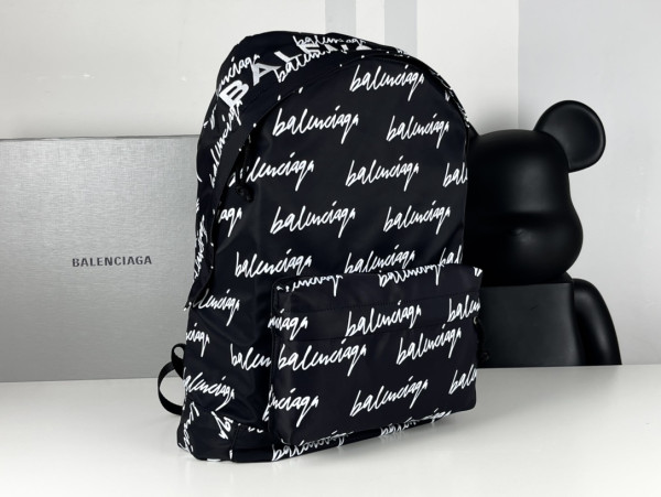 Ba*len*cia*ga backpack