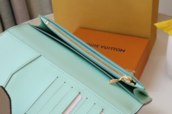 l**is V*t*n vertical wallet