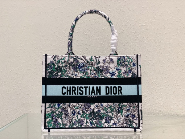 medium D*or book tote