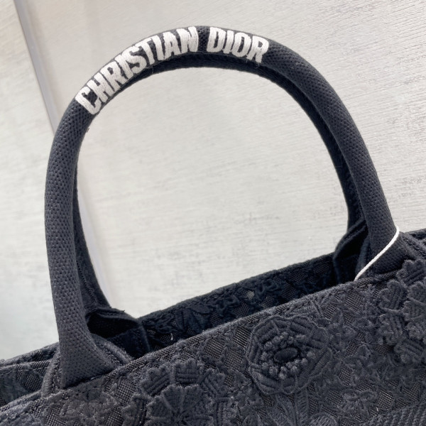 small D*or book tote