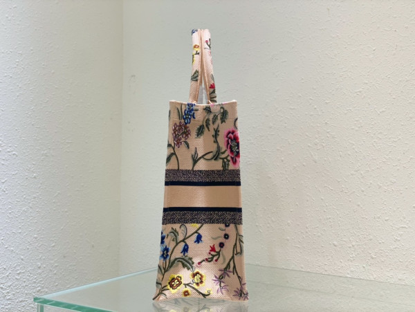 large D*or book tote