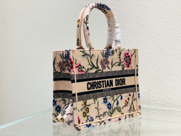 small D*or book tote