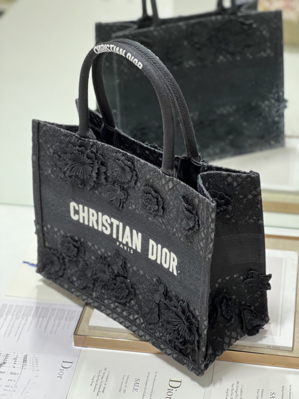 medium D*or book tote