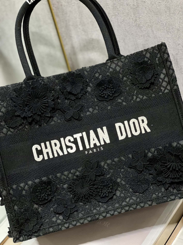 medium D*or book tote