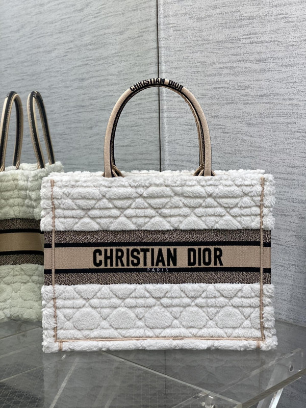 medium D*or book tote
