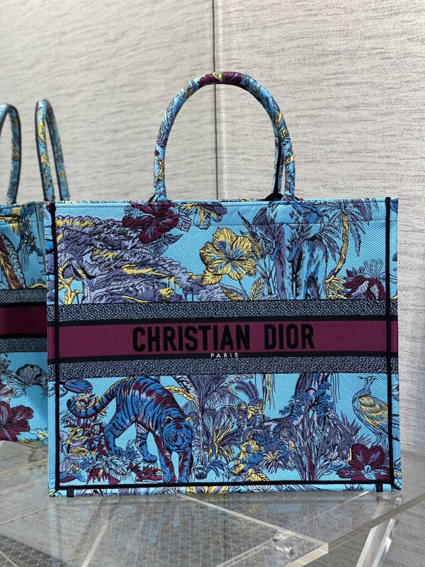 large D*or book tote