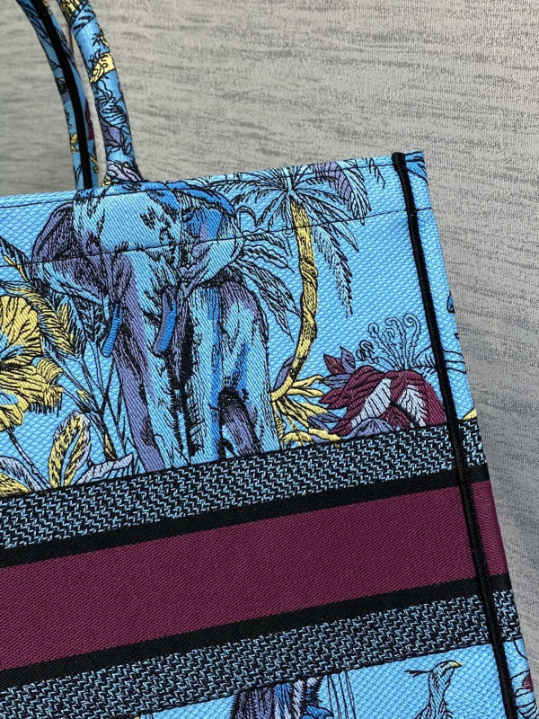 large D*or book tote
