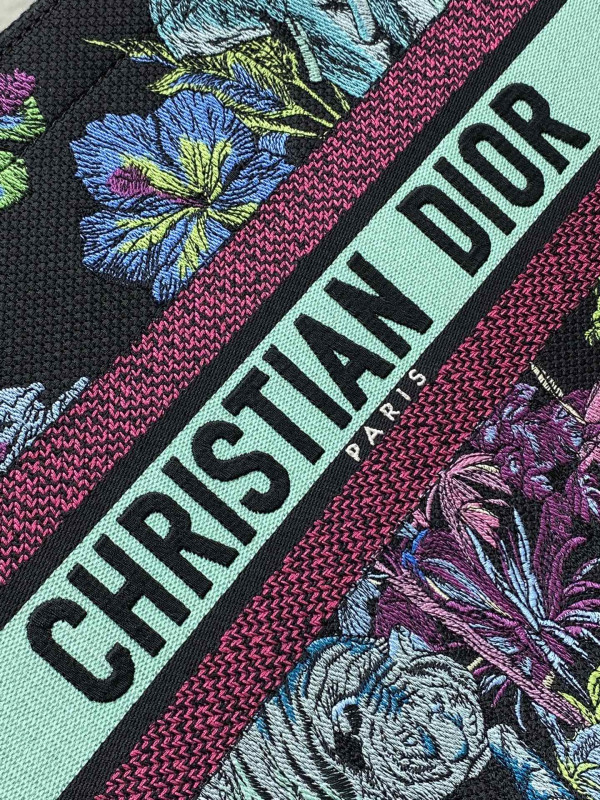 medium D*or book tote