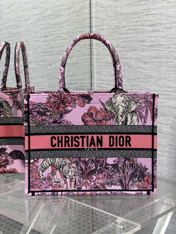 medium D*or book tote