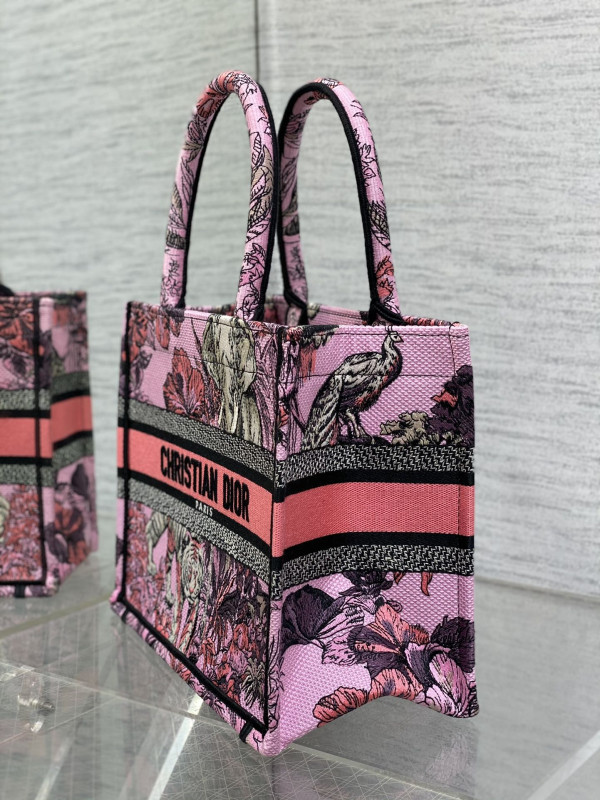 small D*or book tote