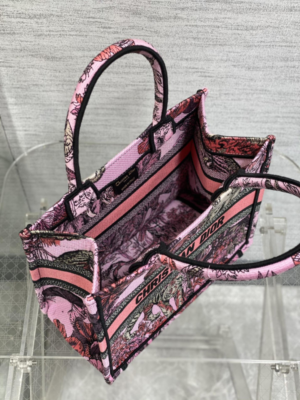 small D*or book tote
