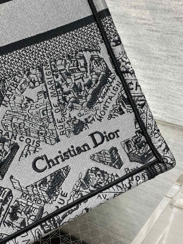 large D*or book tote