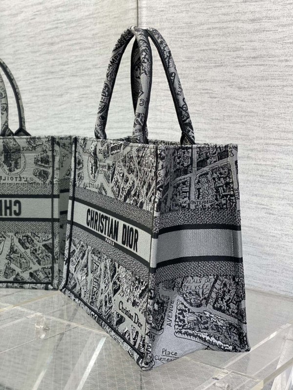 medium D*or book tote