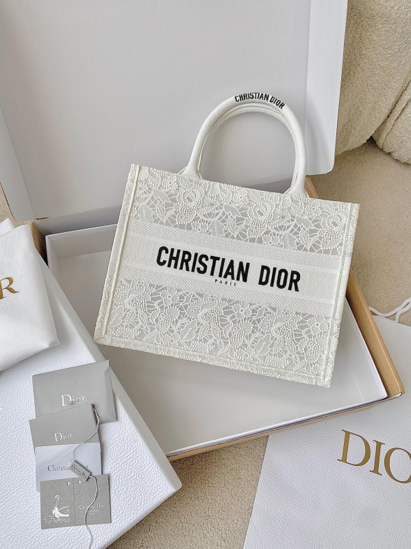 medium D*or book tote