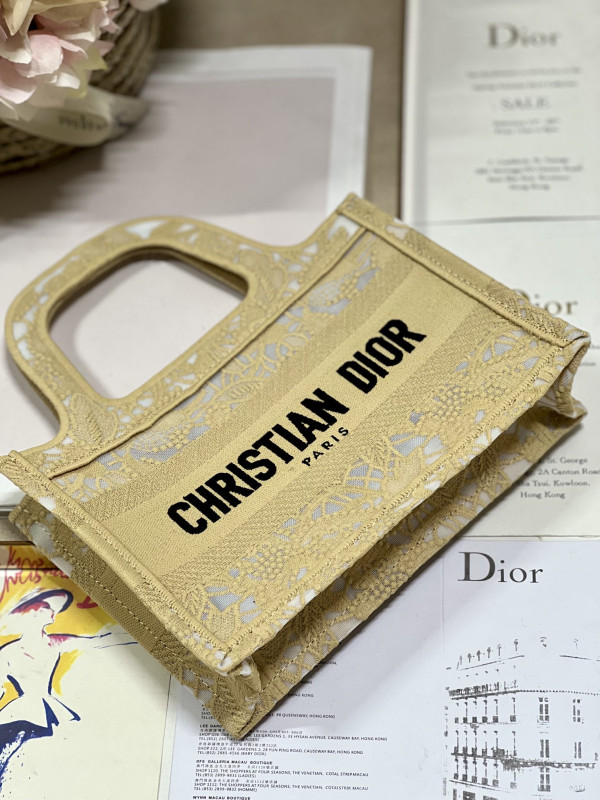 D*or book tote mini