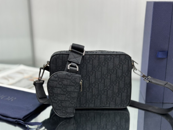 D*or saddle triple pouch