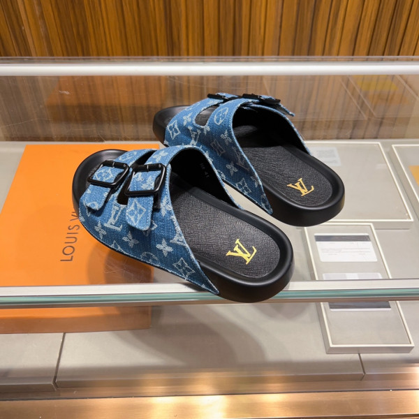 l**is V*t*n slippers