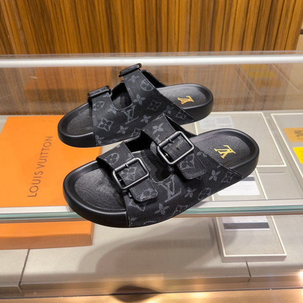 l**is V*t*n slippers