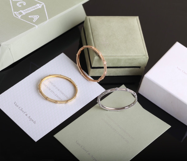 Van Cleef & Arpels Perlée BRACELET