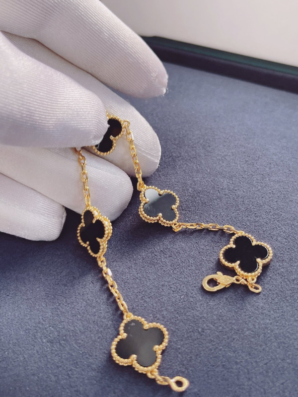 Van Cleef & Arpels Perlée BRACELET