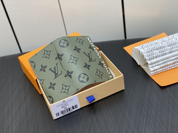l**is V*t*n pocket organizer