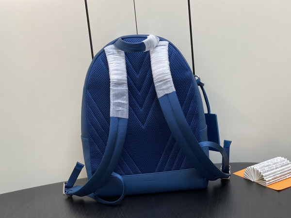 l**is V*t*n takeoff backpack