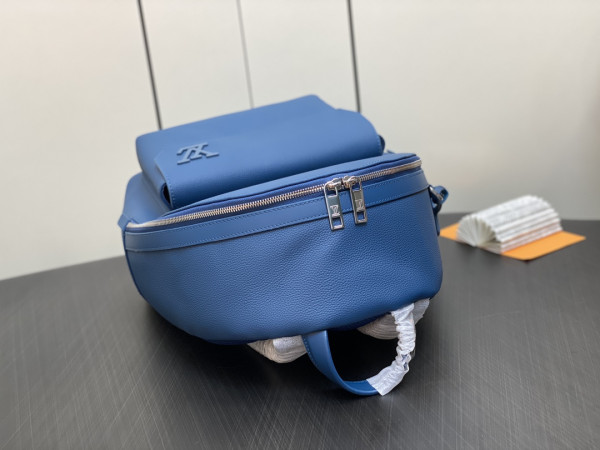 l**is V*t*n takeoff backpack