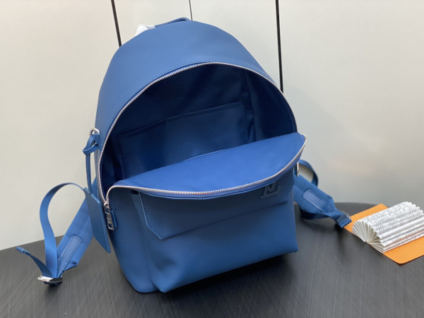 l**is V*t*n takeoff backpack