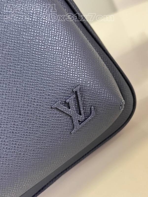 l**is V*t*n avenue slingbag nm