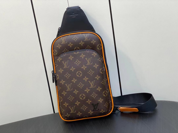 l**is V*t*n avenue slingbag