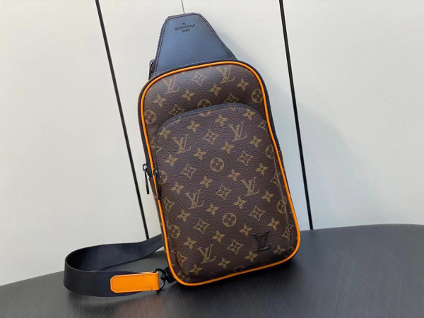 l**is V*t*n avenue slingbag