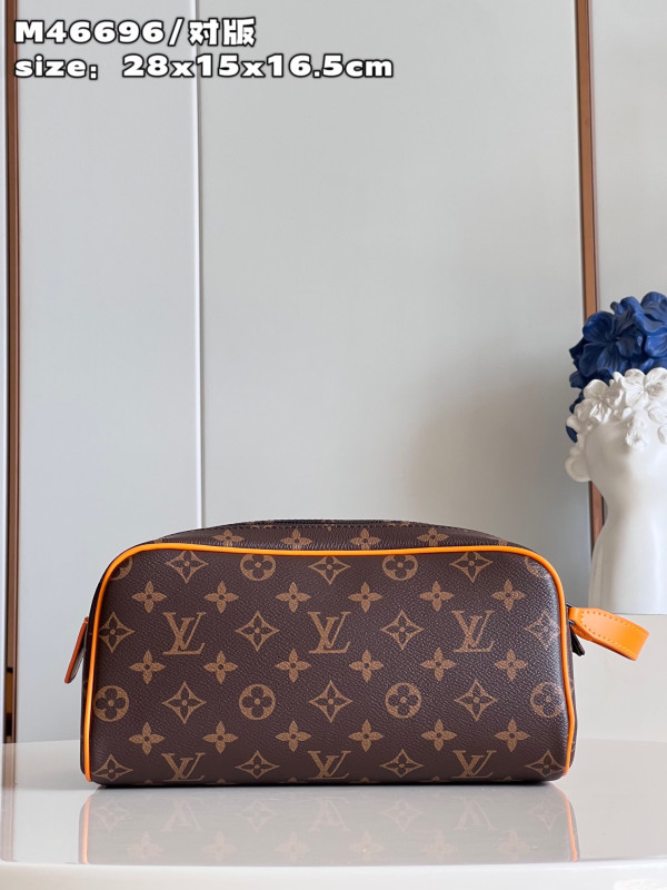 l**is V*t*n dopp kit toilet pouch