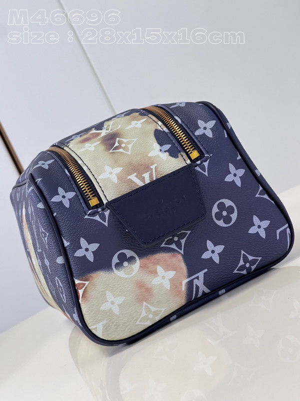 l**is V*t*n dopp kit toilet pouch