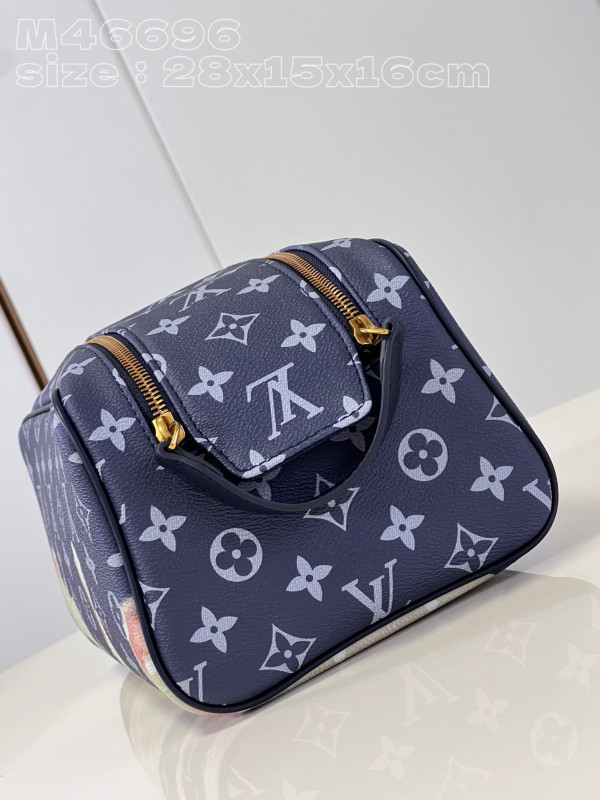 l**is V*t*n dopp kit toilet pouch