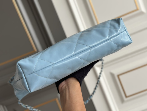 CL 22 SMALL HANDBAG