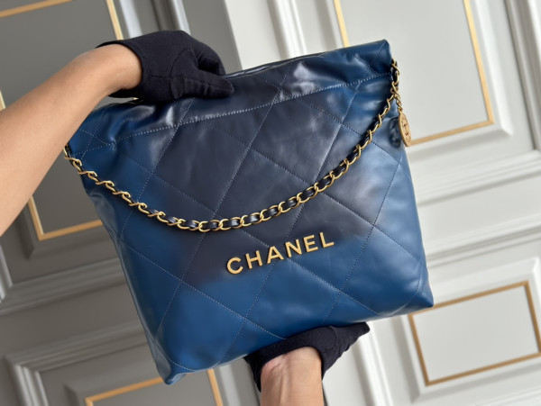 CL 22 SMALL HANDBAG