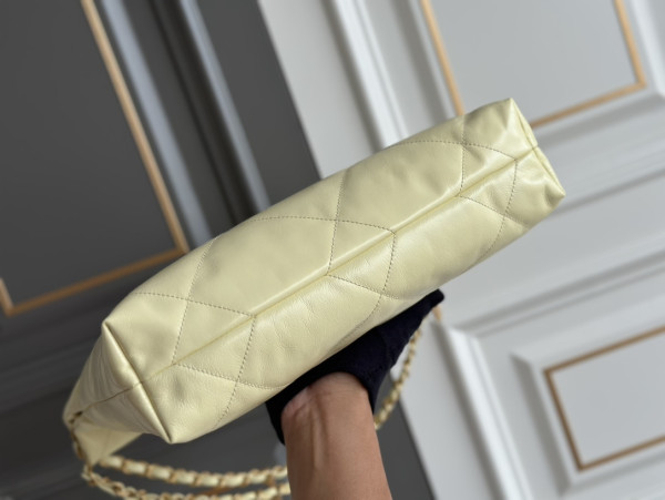 CL 22 SMALL HANDBAG