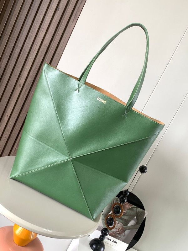 LOEWE Puzzle Fold Tote in shiny calfskin