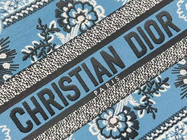 medium D*or book tote