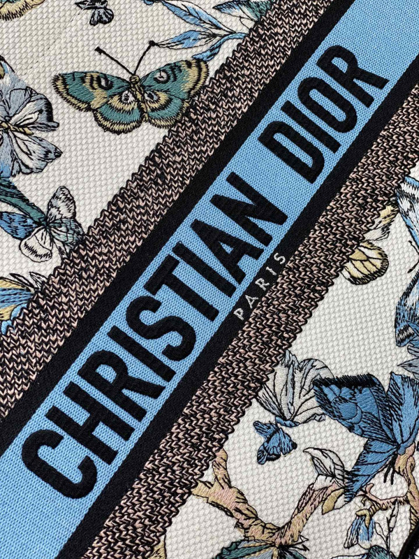 medium D*or book tote
