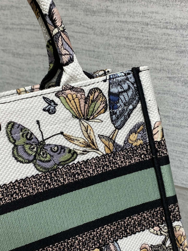 small D*or book tote