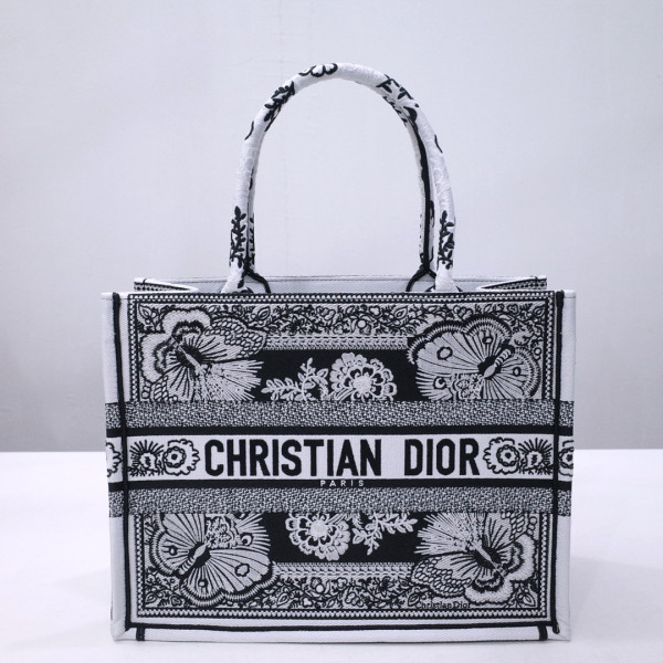 medium D*or book tote